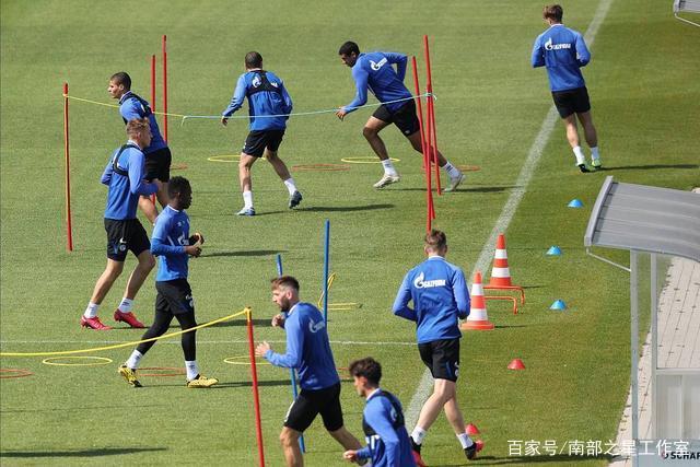 安德森：对中国足球管理层的批评与个人执教经历